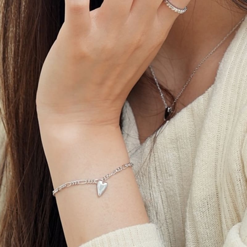 BELLOOGGI Bold Heart Bracelet