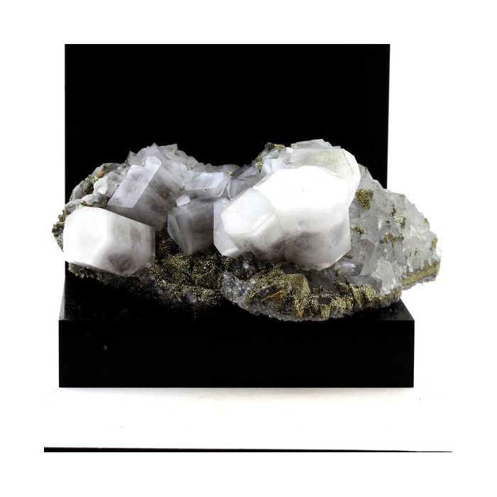 Pierres et Minéraux. Calcite, Pyrite. 3184.5 ct. El Hammam Mine, Meknès, Maroc.