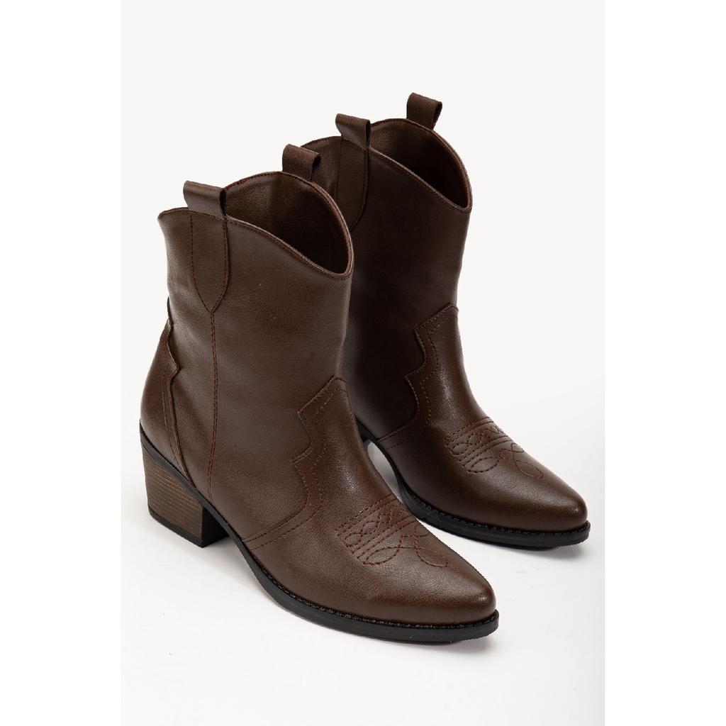 Кремовые бежевые матовые замшевые ковбойские сапоги из норки с камнем в стиле вестерн