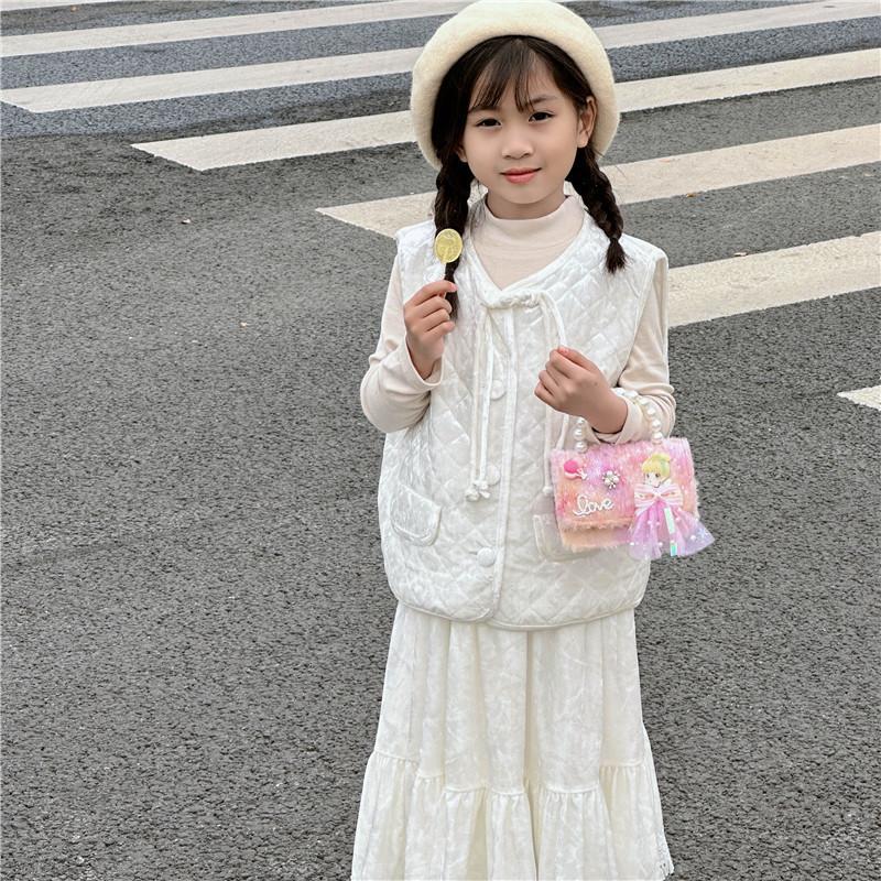 Stylish Elegant And Mini Pearl Bag For Girls In Vibrant Colors With Charming Details Bow