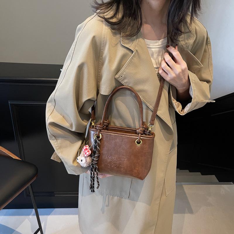 Solid Color Simple Square Handbag Women's 2025 Fashion Versatile Shoulder Commuter Bag High Value Messenger Bag