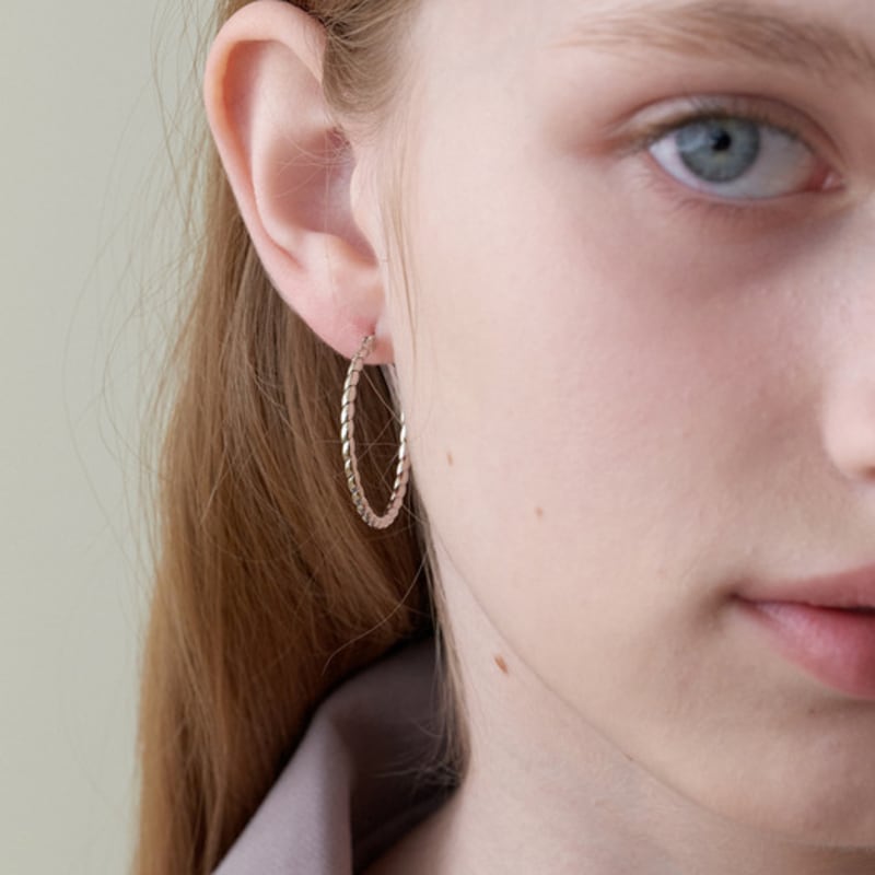 Тонкая круглая серьга Primaute