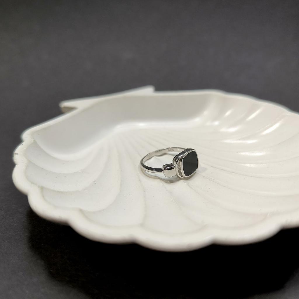 Серебряное кольцо с натуральным ониксом, вес изделия 2,33 гр (60002118)