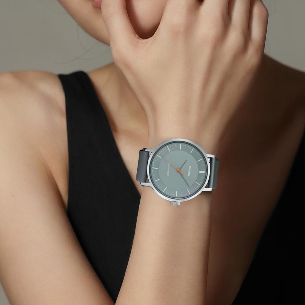 Casio Часы унисекс с кварцевым механизмом и кожаным ремешком, зеленый циферблат MTP-VT04L-8E
