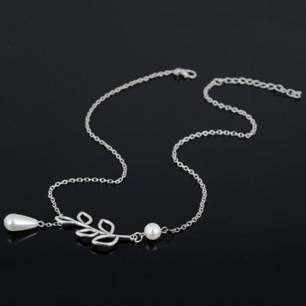 Chic And Stylish Alloy Leaf Pearl Necklace Perfect For Summer Fashion Trends