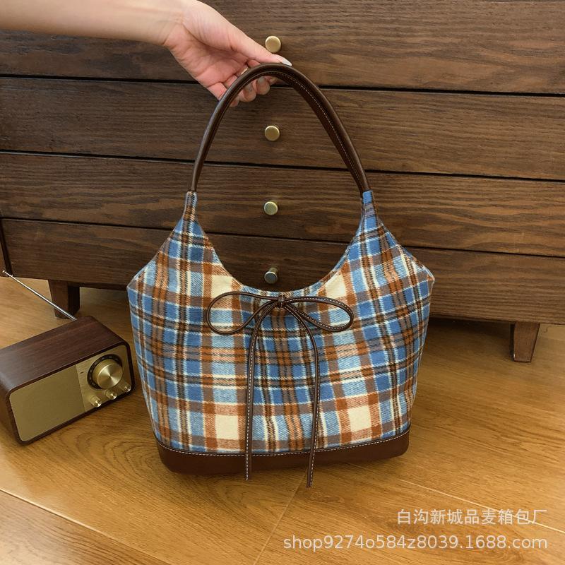 This Year's Popular Fashion Plaid Small Bag Women's 2025 New Temperament Versatile Shoulder Underarm Bag Commuter Tote Bag