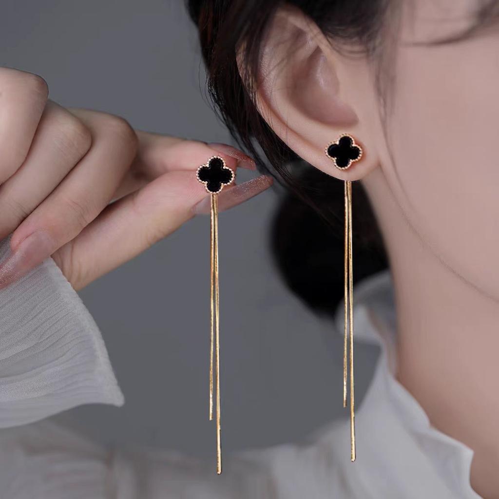1 Pair of Ladies' Earrings, Four-Leaf Clover Tassel Earrings, French-Style Tassel Studs, Light Luxury Fashion Long Earrings