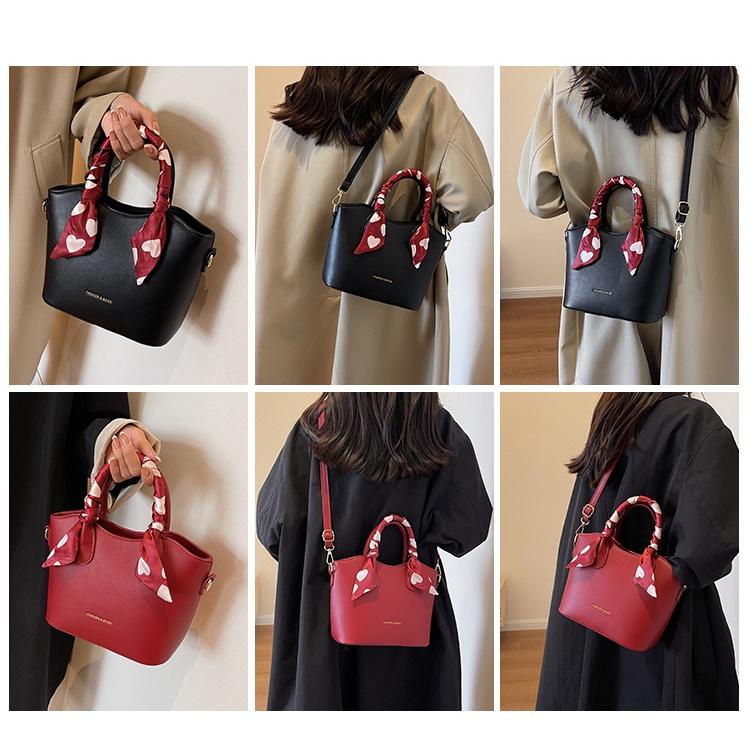 IELGY Women's Red Wedding Bag Diagonally Across the Bucket Handbag