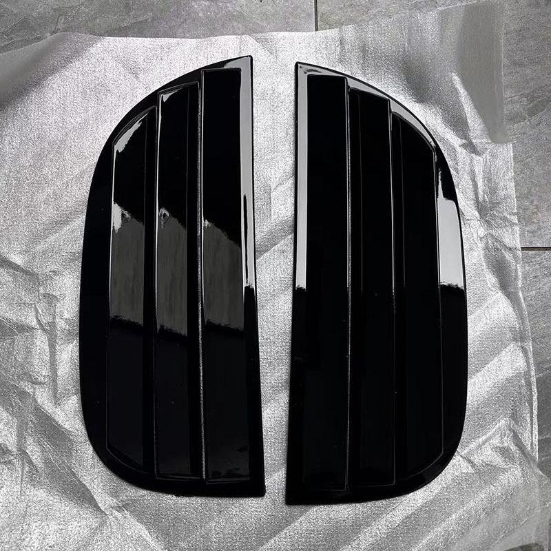 For Peugeot 308 II 2014 2015 2016 2017 2018 The triangular louver window frame of the car's rear window is bright black
