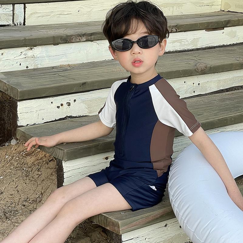 Новый детский купальник-боди для мальчиков в корейском стиле, черно-белый, с цветными блоками - быстросохнущий и с защитой от солнца