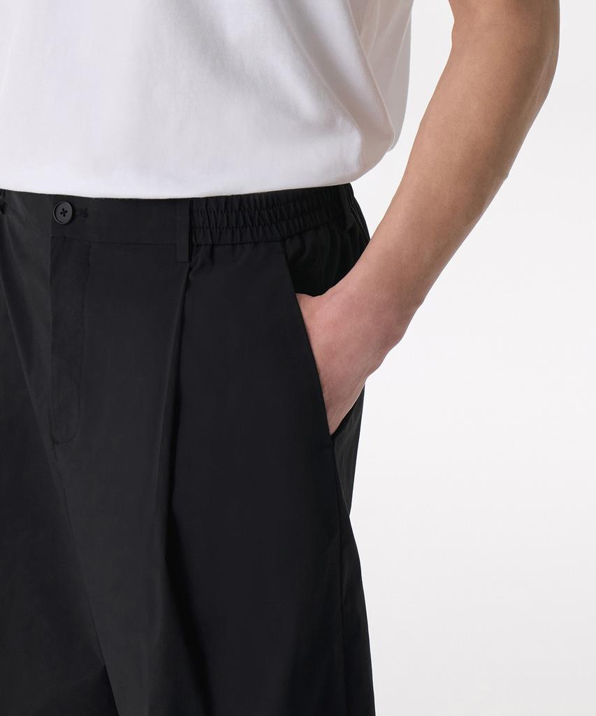 MUSINSA STANDARD Solotex One-Pleat Wide Comfort Elastic Waist Shorts [Black]