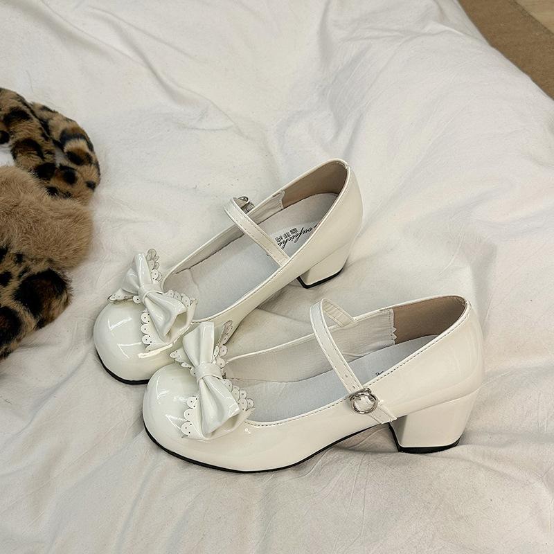 Милые туфли Мэри Джейн с бантиком женские 2025 лето новые на среднем каблуке с юбкой японская Лолита маленькие кожаные туфли