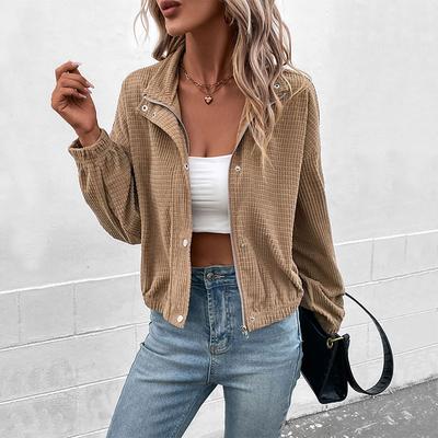 Осенне-зимняя женская куртка. Вельветовая женская куртка с длинными рукавами.