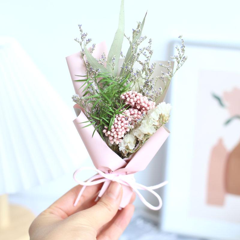 Mini Bouquet of Preserved Dried Flowers: Baby's Breath & Roses - Ideal for Parties, Festivals, Birthday Gifts, and Decorations