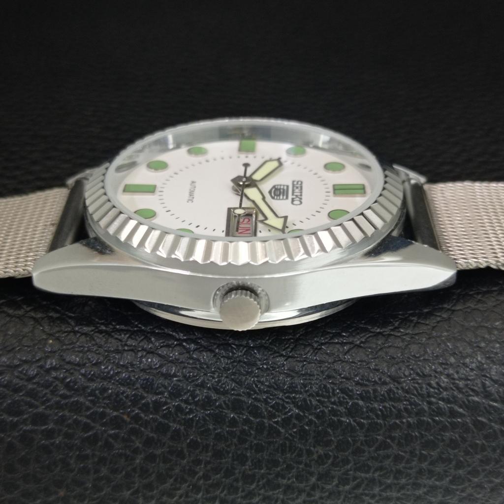 ВИНТАЖНЫЕ АВТОМАТИЧЕСКИЕ ЧАСЫ SEIKO 5 ВОССТАНОВЛЕННЫЕ ЯПОНИЯ МУЖСКИЕ БЕЛЫЙ ЦИФЕРБЛАТ a444273-1