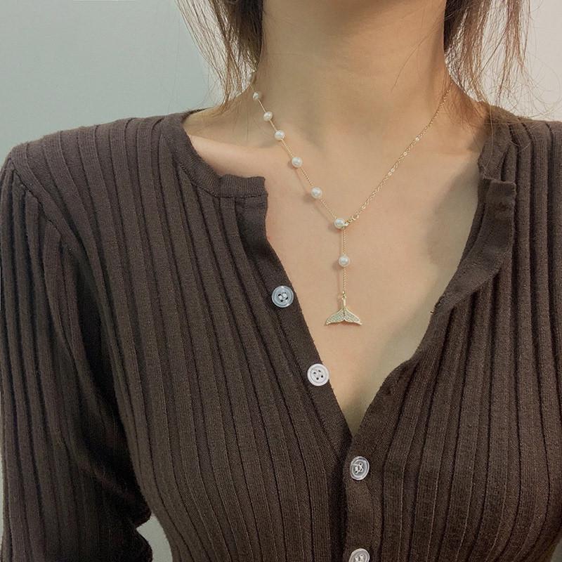 2025 Women's Chic Light Luxury Collarbone Chain: Elegant Ins Style Choker