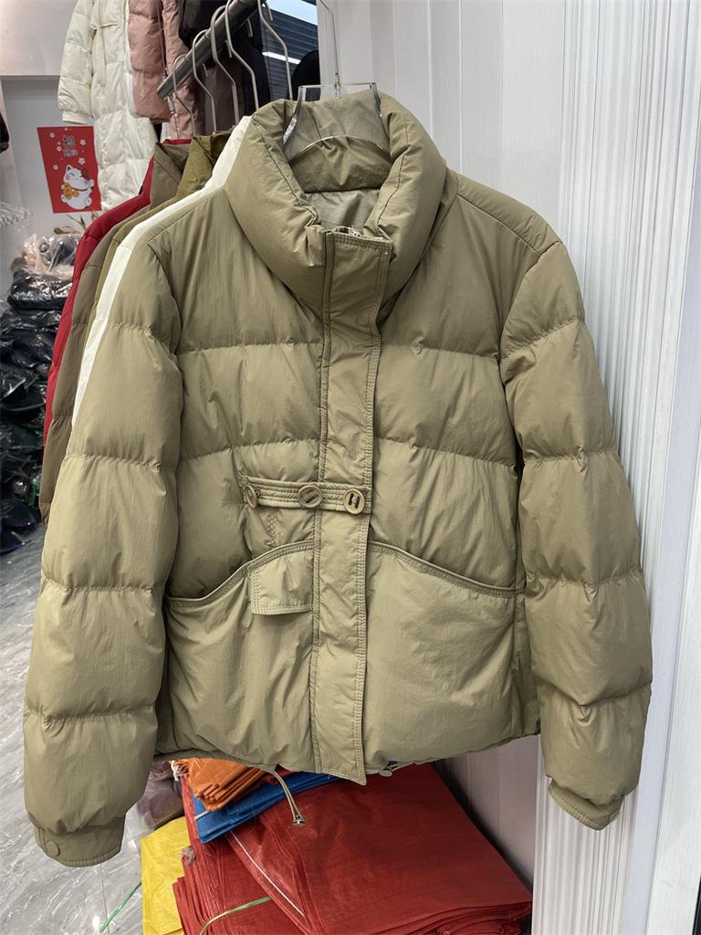 Белая утиная пуховая куртка женская короткая зимняя новая легкая маленькая стойка воротник куртка модная