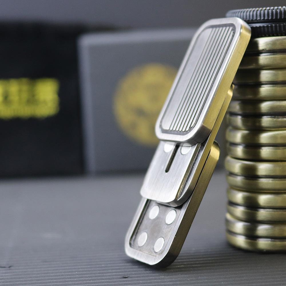 Трехслойная игрушка-антистресс с поп-звуком: DC Push Cards и Серебряный Волновой Пистолет