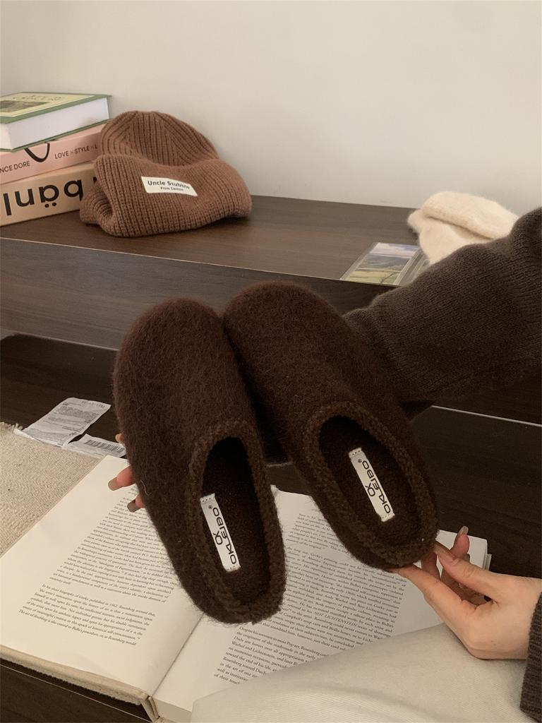 Niche Retro Velvet Birkenstocks, Fluffy Shoes for Women's 2025 Autumn and Winter New Outer Wear Cotton Mop Fluffy Slippers