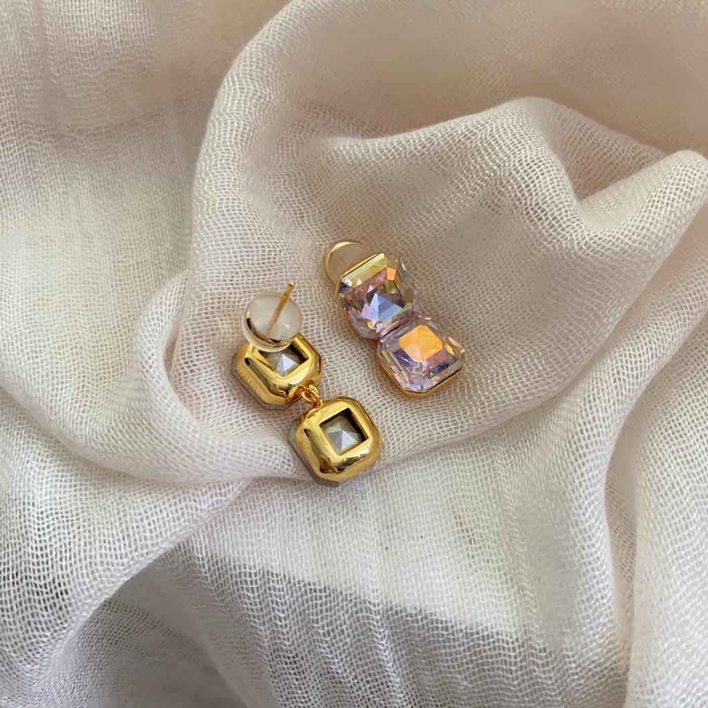 Super Flash Exquisite Stud Earrings Light Luxury Zircon Geometric Earrings Elegant High Temperament Simple Fashionable Shining Earrings