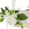 Свадебная корзина для девочки-цветочницы с лентами и зелеными растениями