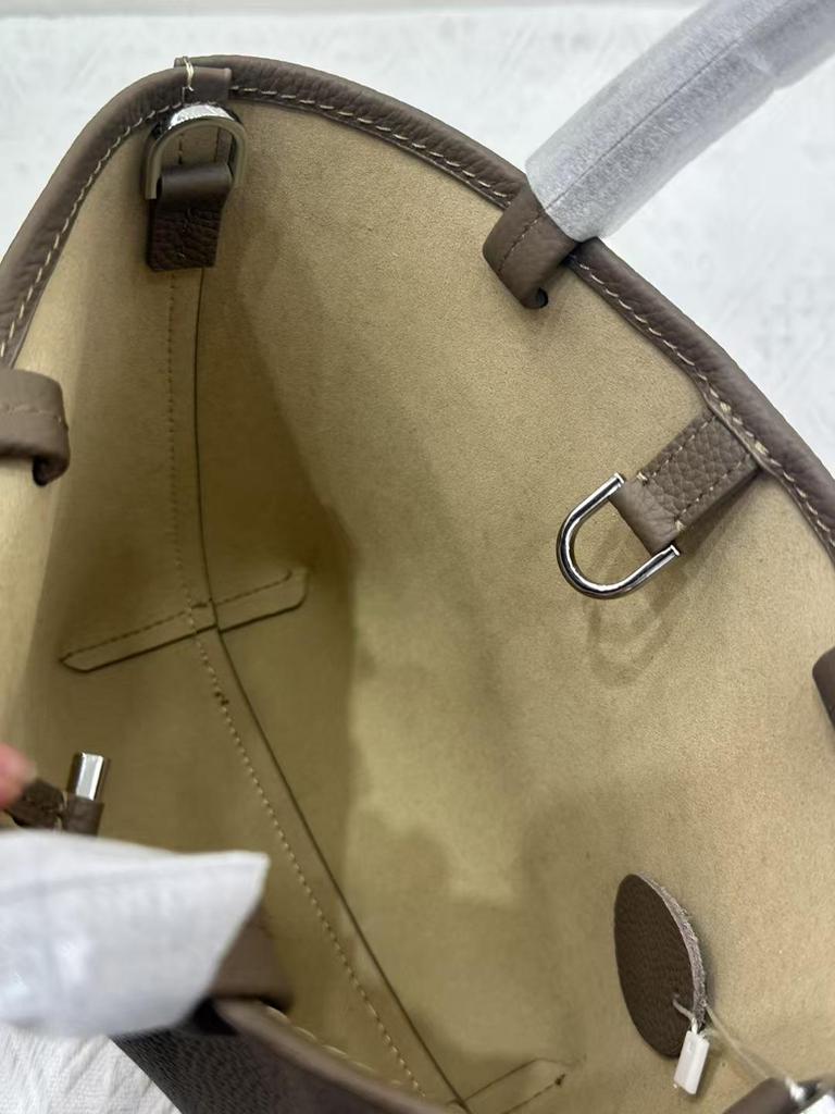 Маленькая сумка-тоут The Row из натуральной кожи - Большая вместимость, узор личи, стили ношения на плече/кроссбоди/под мышкой.