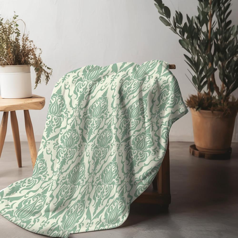Green geometric floral pattern Flannel printed blanket suitable for all seasons suitable for living room office sofa and travel