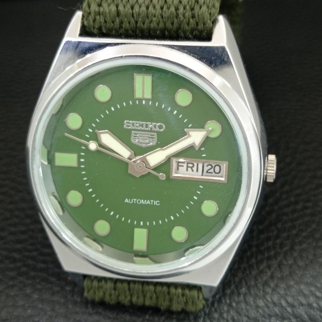 ЯПОНСКИЕ ВИНТАЖНЫЕ ОТРЕМОНТИРОВАННЫЕ АВТОМАТИЧЕСКИЕ МУЖСКИЕ ЧАСЫ SEIKO 5 С ЗЕЛЕНЫМ ЦИФЕРБЛАТОМ a444468-1