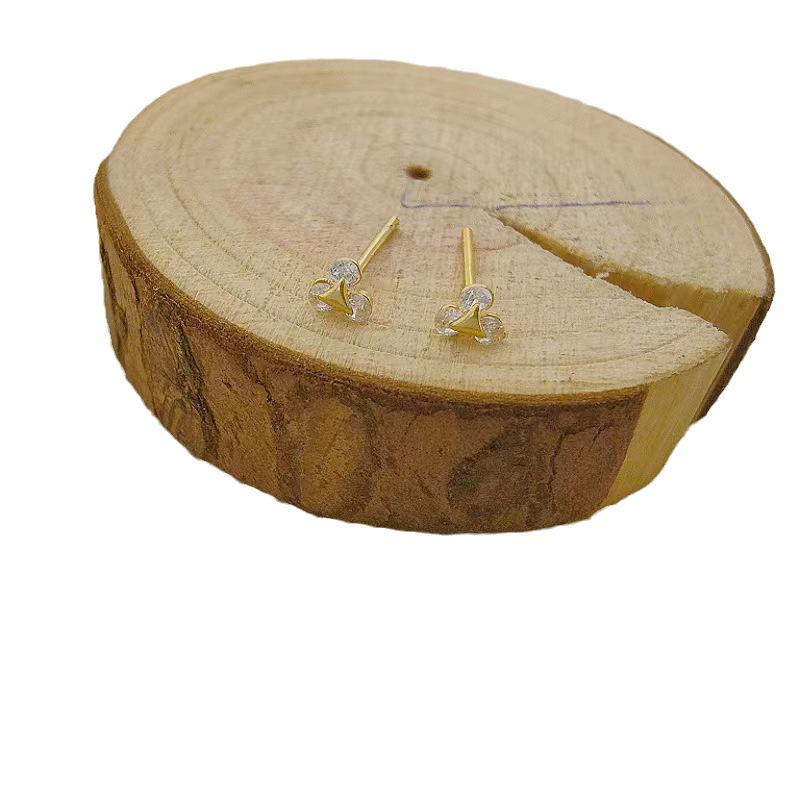 Геометрические маленькие серьги-пусеты 2024: Игла из серебра 925 пробы с инкрустированными бриллиантами в дизайне «Золотой треугольник» для женщин