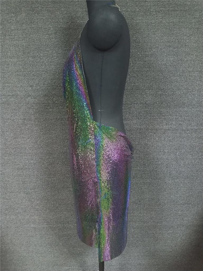 Платье с глубоким вырезом и металлическими пайетками LBZ1352