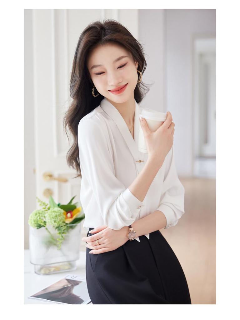 Весна 2024 Женская блузка из струящегося атласа с воротником-стойкой и завязками - Свободный крой, Профессиональный OL-дизайн