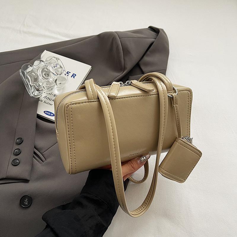 Korean Niche Underarm Bag Women's 2025 New Trendy Retro Portable Bowling Bag Simple Shoulder Commuter Bag