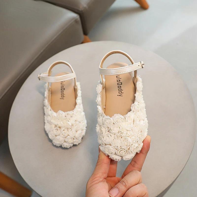 Сандалии для девочек 2024 года, милые сандалии с цветочным узором, весна, новые детские модные туфли принцессы Мэри Джейн для вечеринок, свадебных шоу, простые и милые