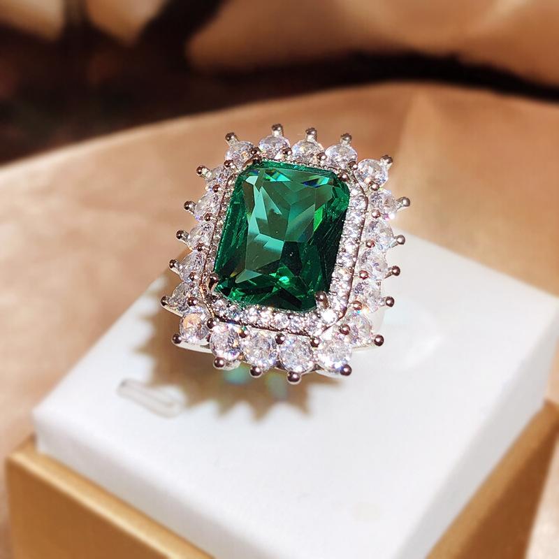 Vintage Lady's Green Finger Rings for Anniversary Party Luxury CZ Crystal Rings Delicate Gift Aesthetic Women Jewelry