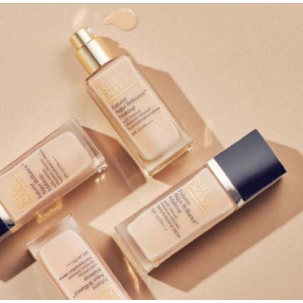 Futurist Aqua Brilliance SPF 20 PA+++ 30 мл, холодный фарфор, 1 шт.