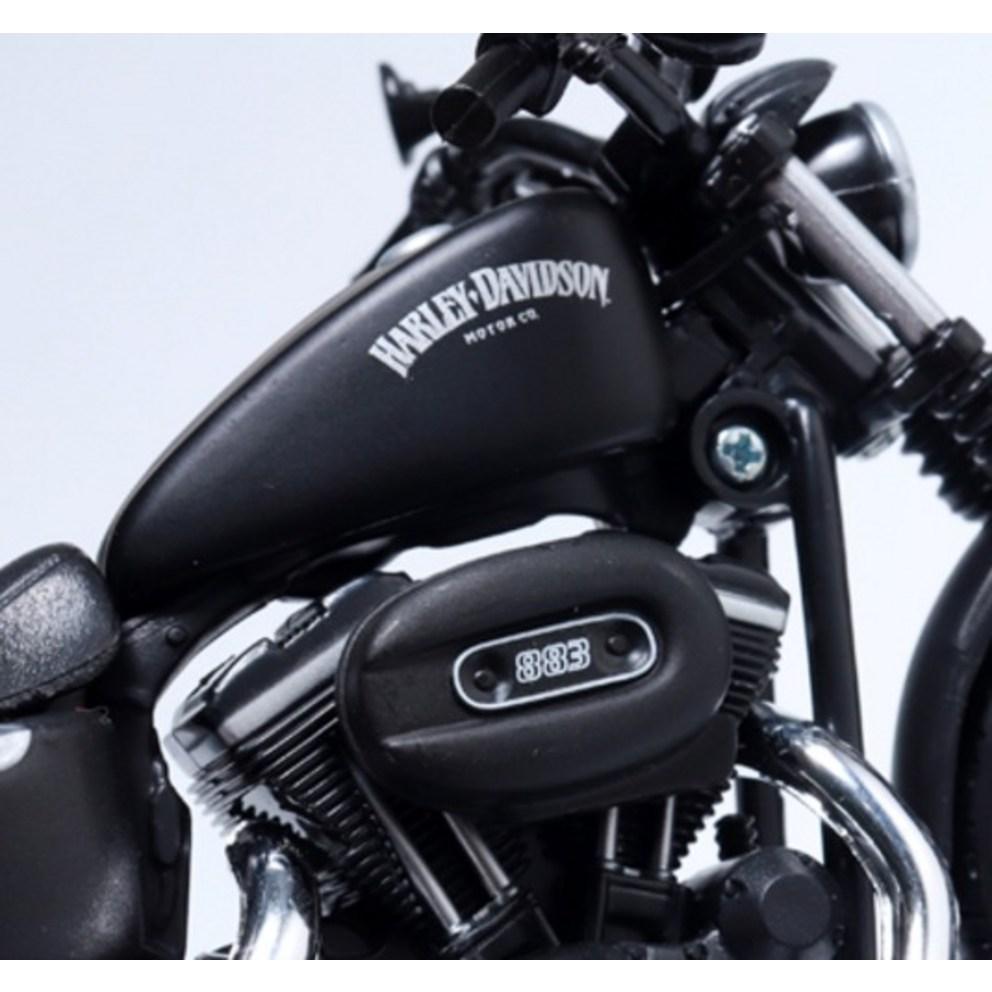 Maisto 1:12 Harley-Davidson Sportster Iron 883 Diecast Motorcycle Model (Matte Black)