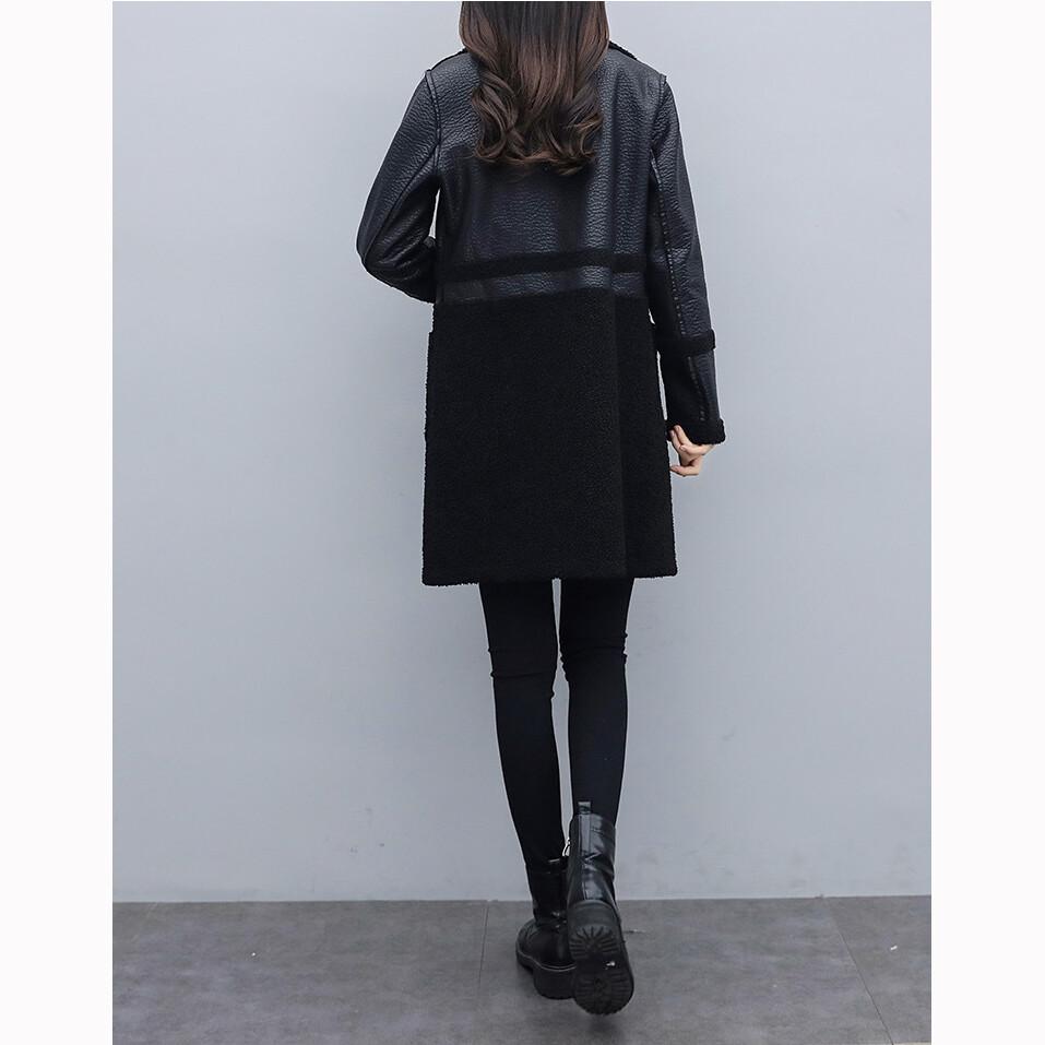 Женская куртка большого размера с воротником-лацканом, средней длины, из плотной кожи и флиса