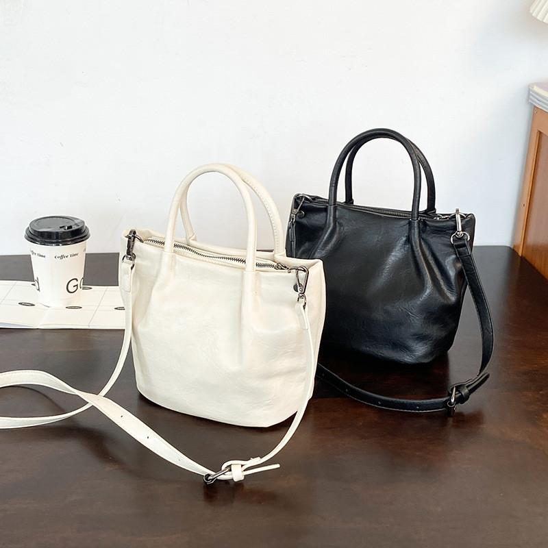 IELGY Retro Oil Wax Leather Simple Mori Style Shoulder Messenger Bag