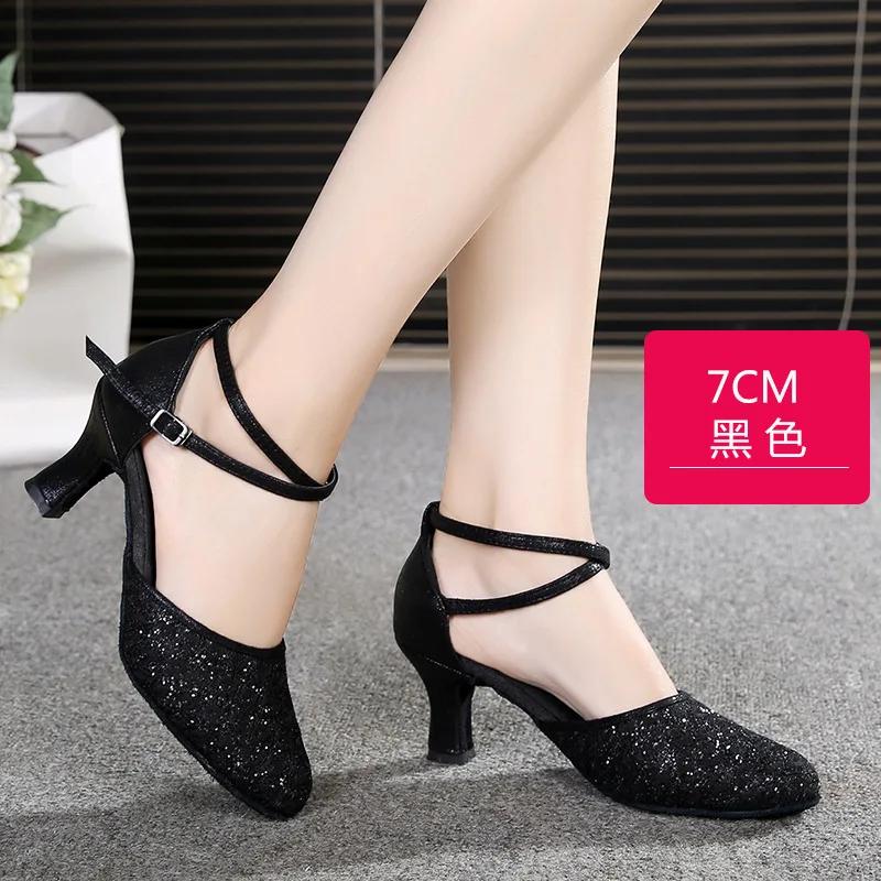 Модные туфли для современных танцев для женщин, туфли для латиноамериканских танцев с верхом из сетки с блестками, подошвой из мягкой замши и высокими каблуками, черные туфли