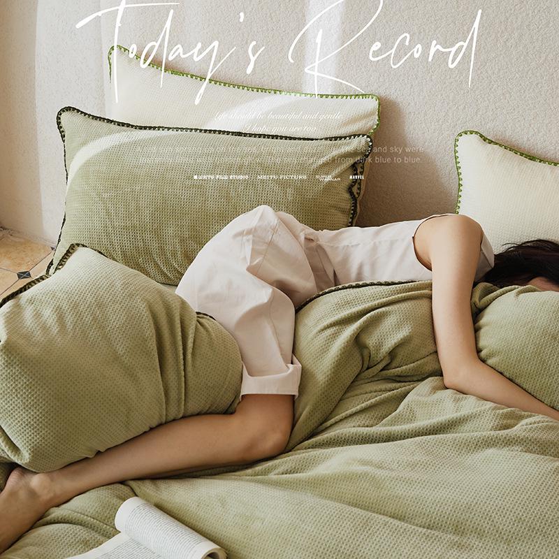 Скандинавский легкий люкс Коралловый флис Зимний постельный набор - Вафельный молочный вельвет, Двусторонний пододеяльник и простыня