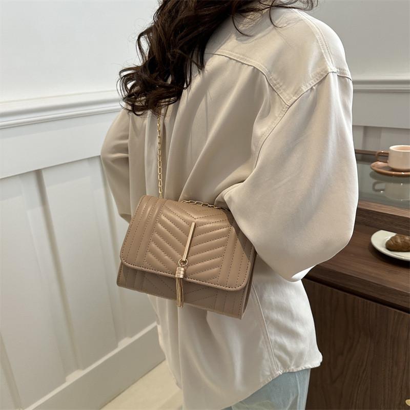Fashionable Women's Spring Shoulder Bag Stylish Chain Crossbody Purse In Black Khaki Brown Burgundy White