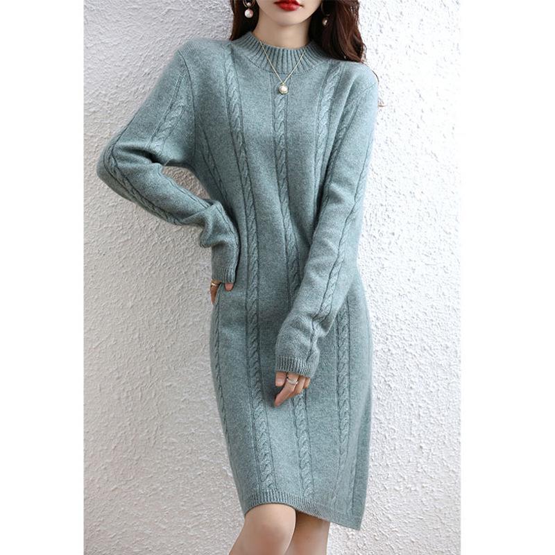 Женское трикотажное платье-свитер средней длины из кашемира с полувысоким воротником