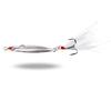 Серебристая металлическая приманка (маленькая рыбка, мормышка) с тройным крючком и пером