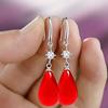 Женские серьги с красным камнем и цирконовым жемчугом