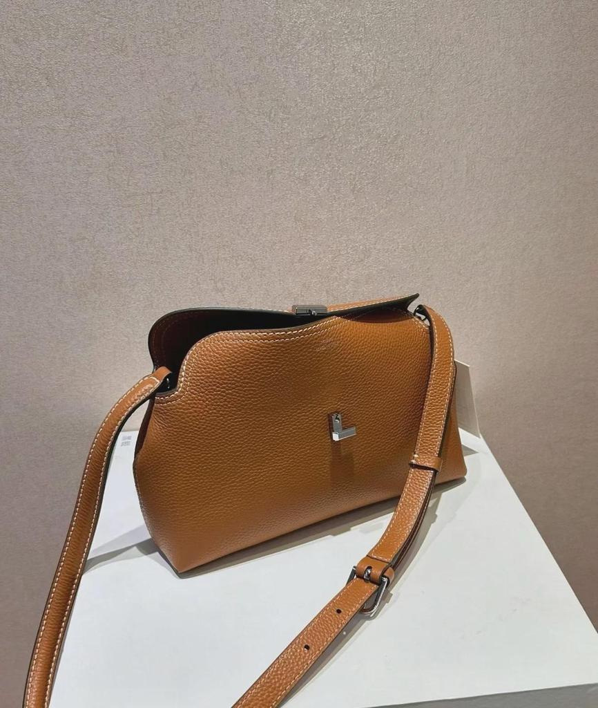 Luxury Swedish Cowhide Commuter Bag: High-Capacity Shoulder, Crossbody, or Underarm Handbag