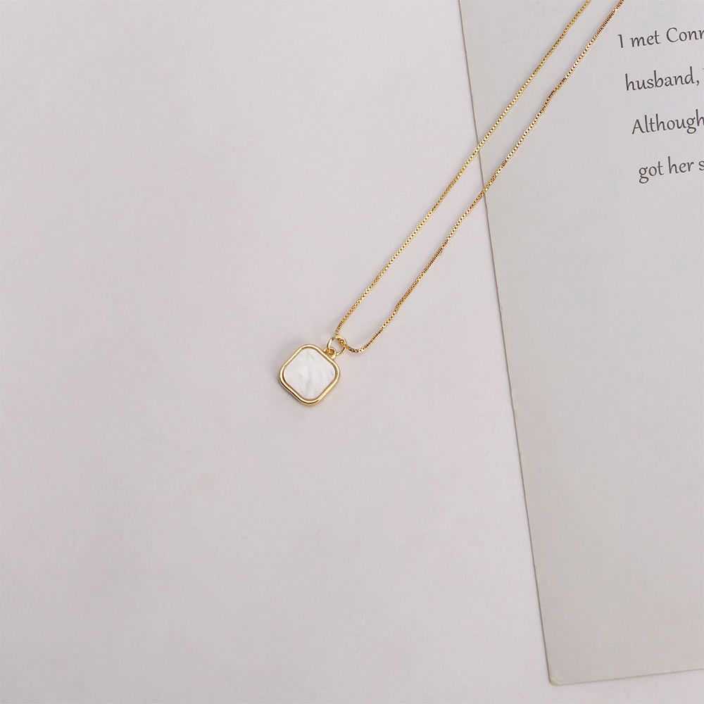 Simple Geometric Square Shell Pendant Necklace For Women Temperament Gold Color Metal Chain Necklace Jewelry