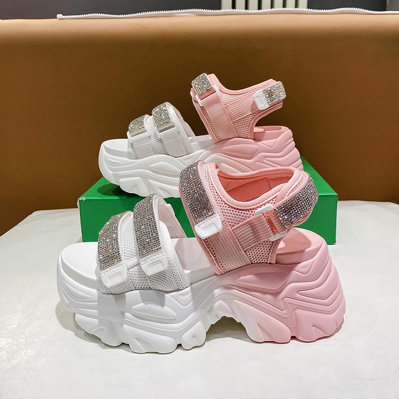 Модные женские сандалии-гладиаторы на толстой подошве, летние массивные блестящие кроссовки, модные шлепанцы на высокой платформе, танкетка 8 см, пляжные сандалии