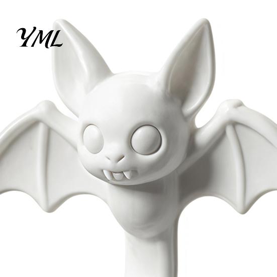 Space Saving Hooks for Apartment 2Pcs 3D Printed Bat Hanging Hooks, Decorative Wall Hangers Keys Unique Shaped Towels Bags, Adhesive Halloween