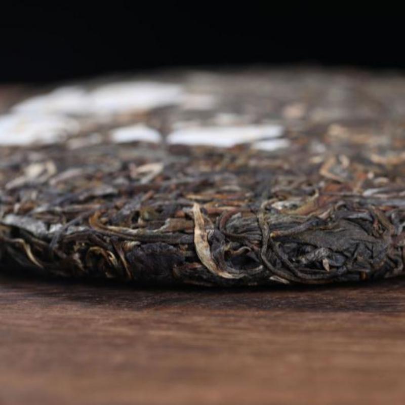 357 г Юньнань Иу Пуэр Сырой чайный пирог Ранняя весна Пуэршэнча Пуэр Зеленый чай