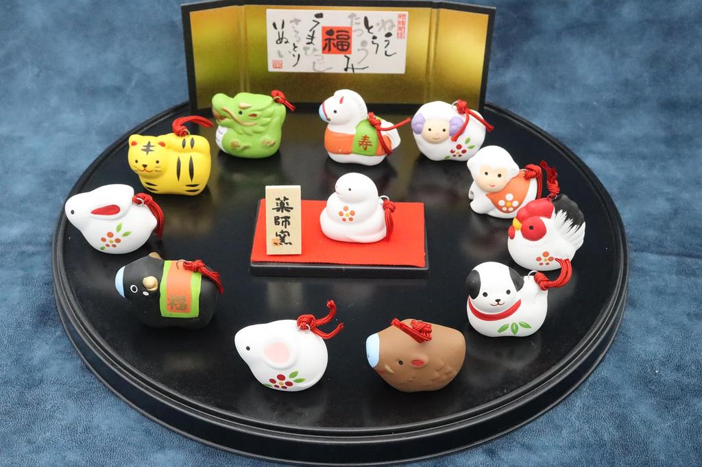 Yakushi Kiln 2025 Зодиак Год Змеи Змеиная парча Приглашение Удачи Украшение со знаком зодиака Suzu Печать Удачи (Земляной колокол) (Хорошо включено)